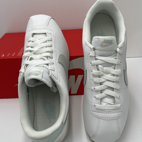 Nike Cortez Leather
Women's
Summit White/Sail/Light
Bone/Light Silver
DN1791-106 - Picture 12 of 16